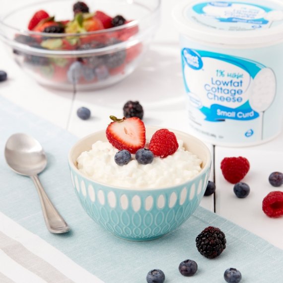 Great Value 1% Milkfat Lowfat Small Curd Cottage Cheese, 24 oz, 2 image