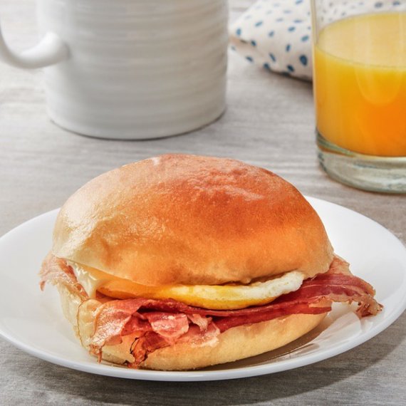 Marketside Bacon, Egg & Cheese Brioche, 4.3 oz, 2 image